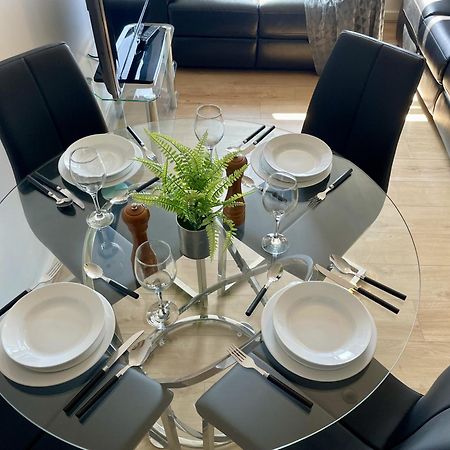 Hk Life Serviced Apartment , City Centre 스윈던 외부 사진