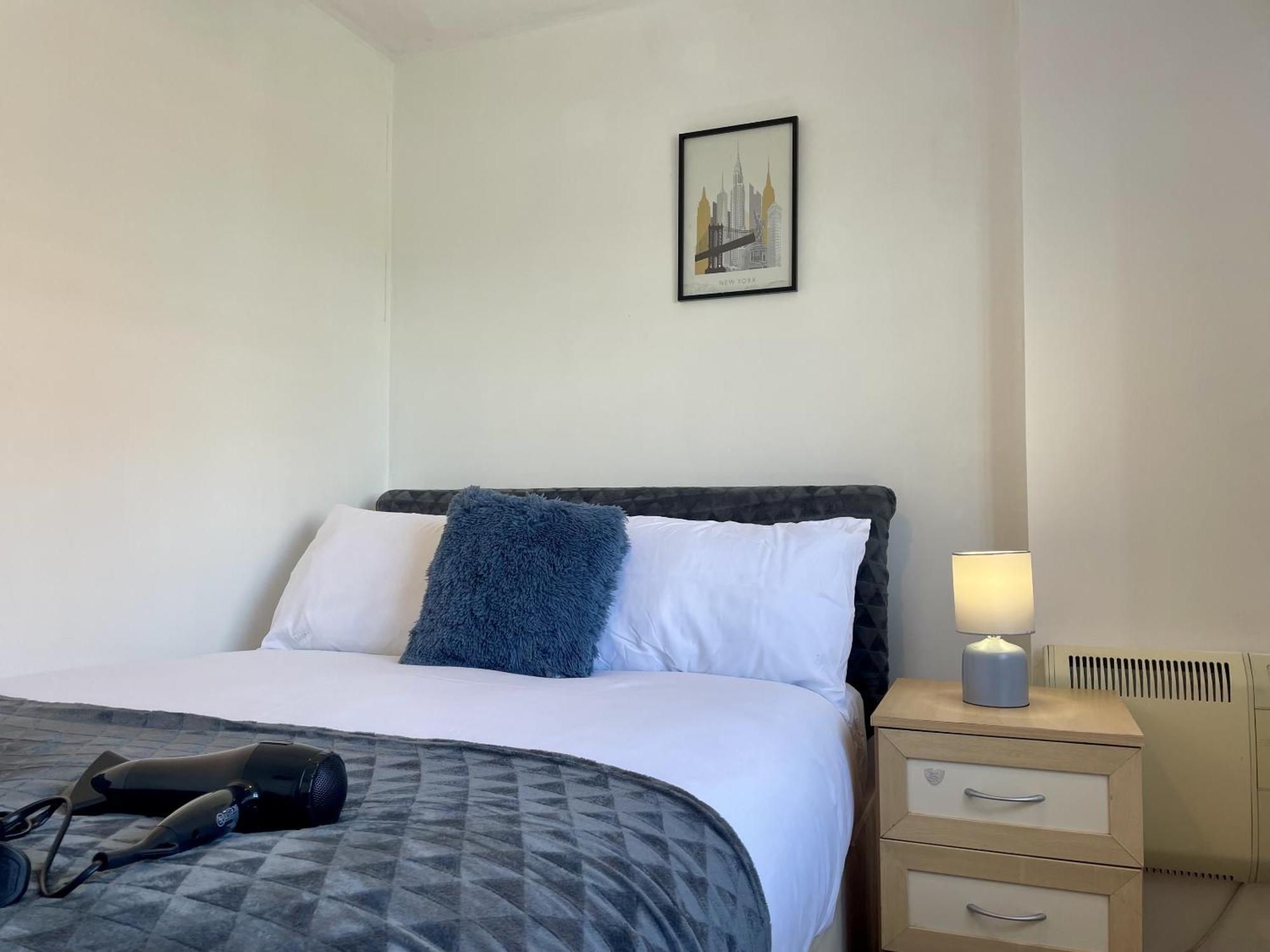 Hk Life Serviced Apartment , City Centre 스윈던 외부 사진