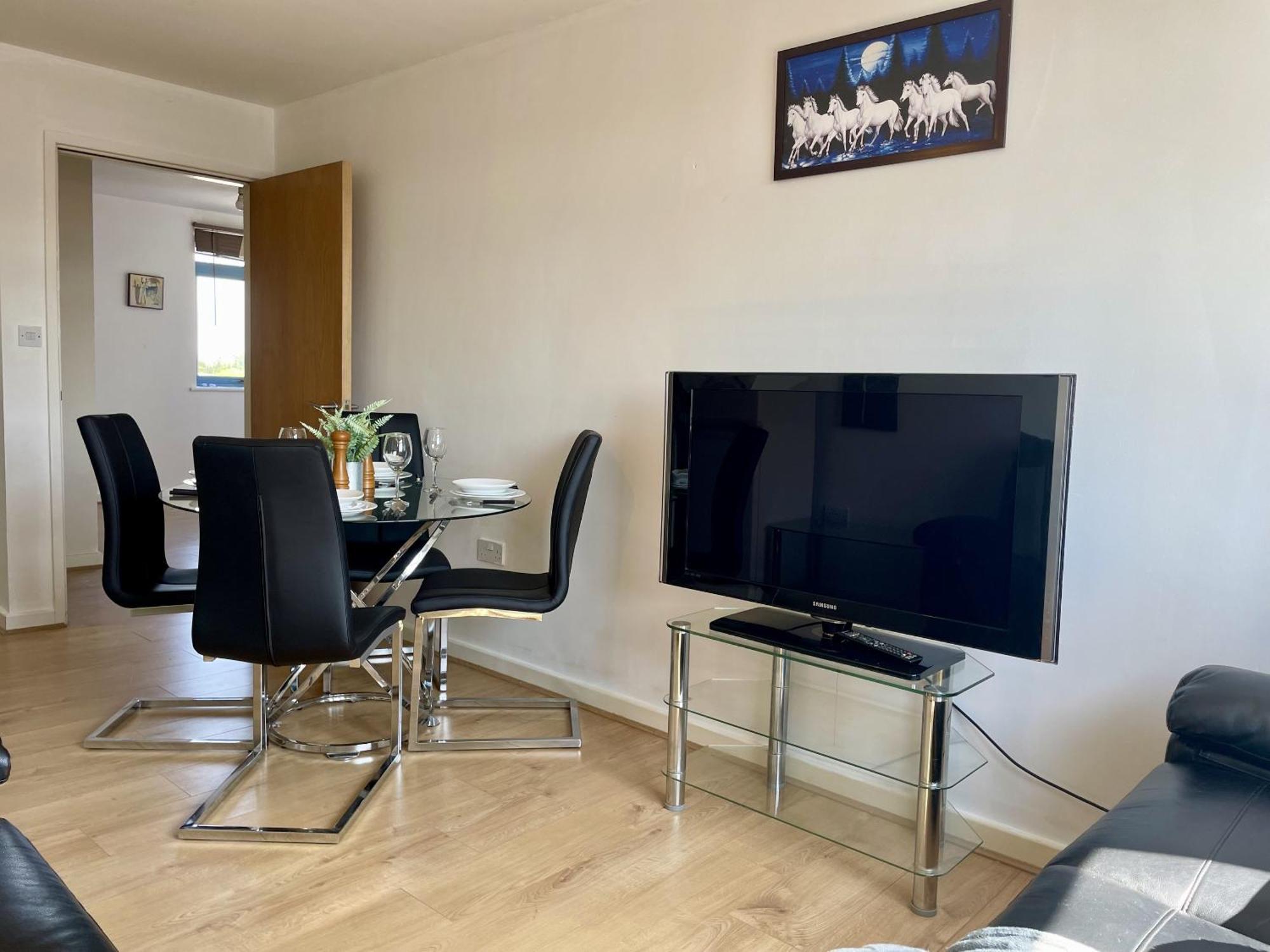 Hk Life Serviced Apartment , City Centre 스윈던 외부 사진