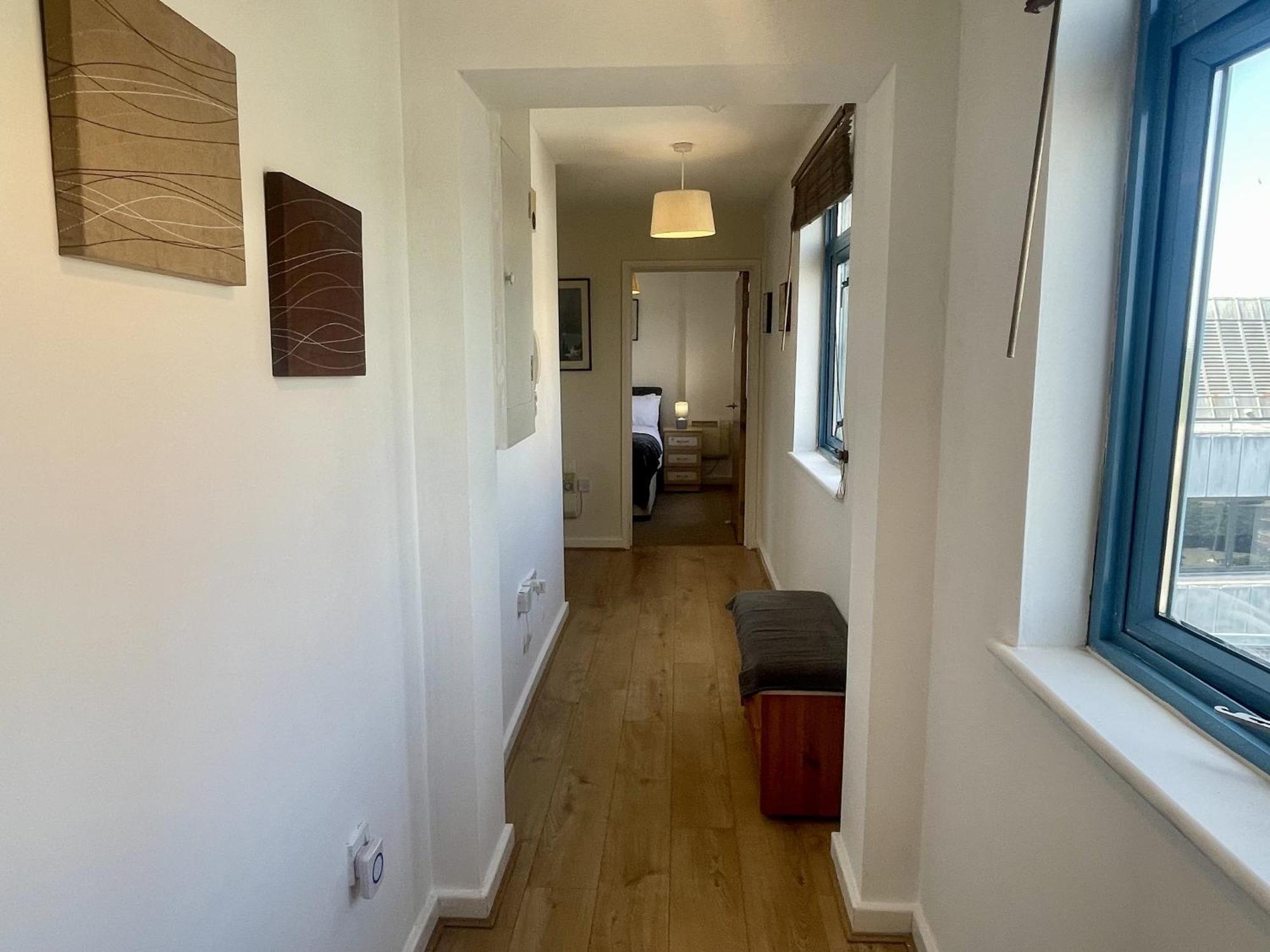 Hk Life Serviced Apartment , City Centre 스윈던 외부 사진