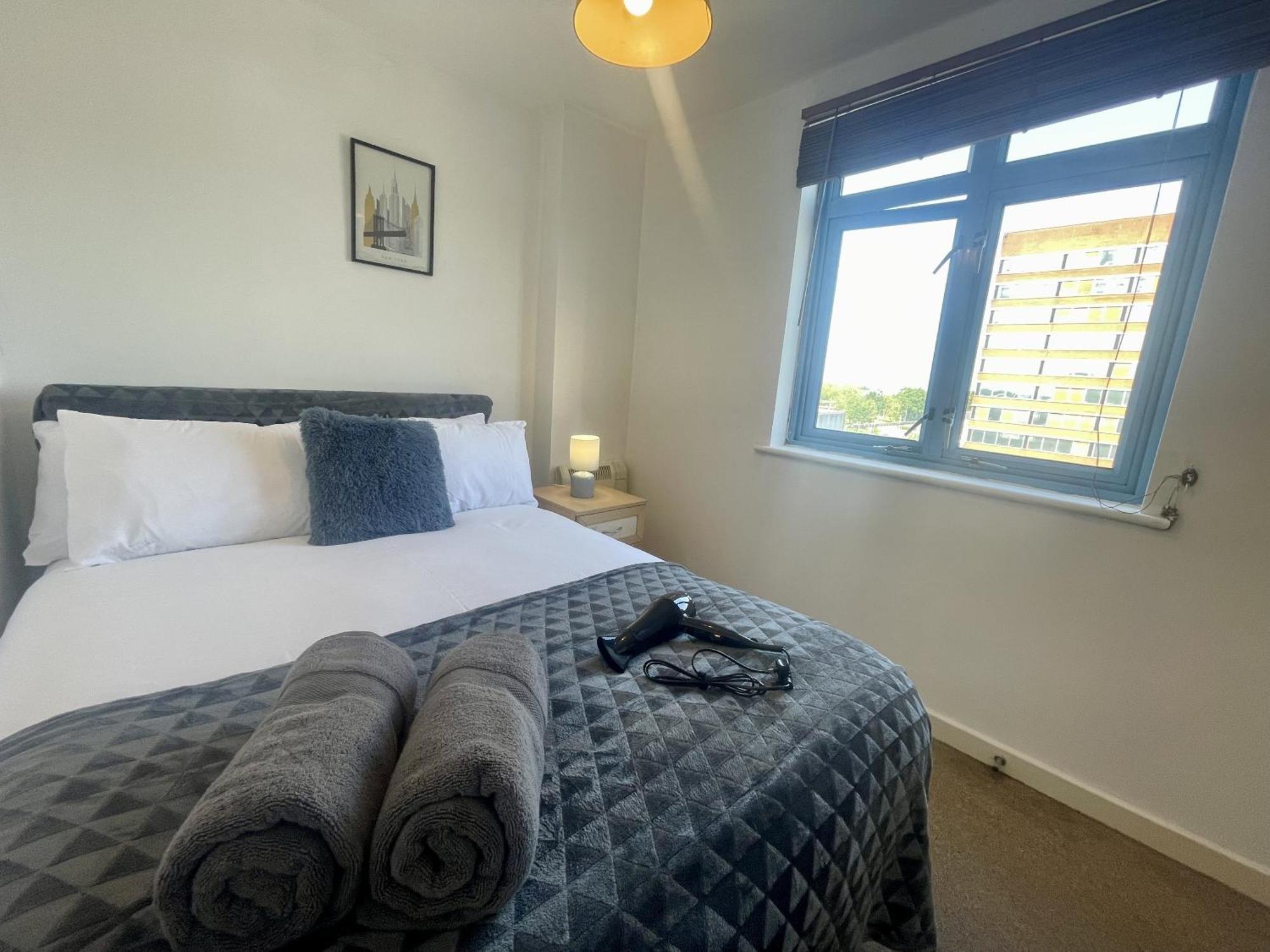 Hk Life Serviced Apartment , City Centre 스윈던 외부 사진