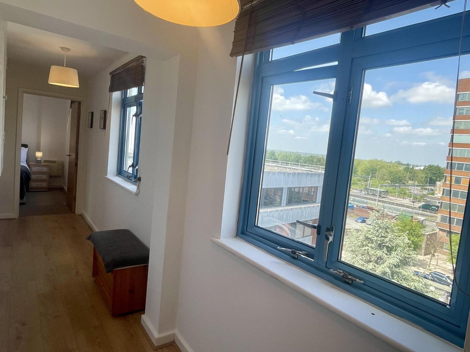 Hk Life Serviced Apartment , City Centre 스윈던 외부 사진