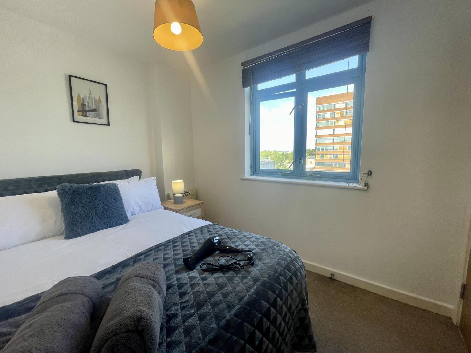 Hk Life Serviced Apartment , City Centre 스윈던 외부 사진