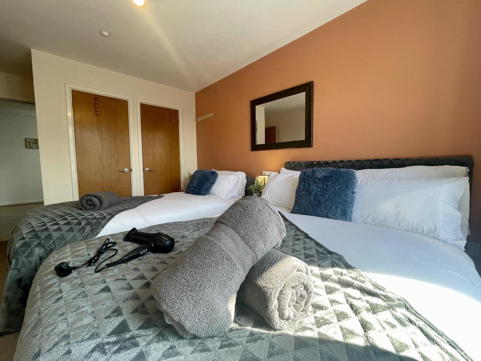 Hk Life Serviced Apartment , City Centre 스윈던 외부 사진