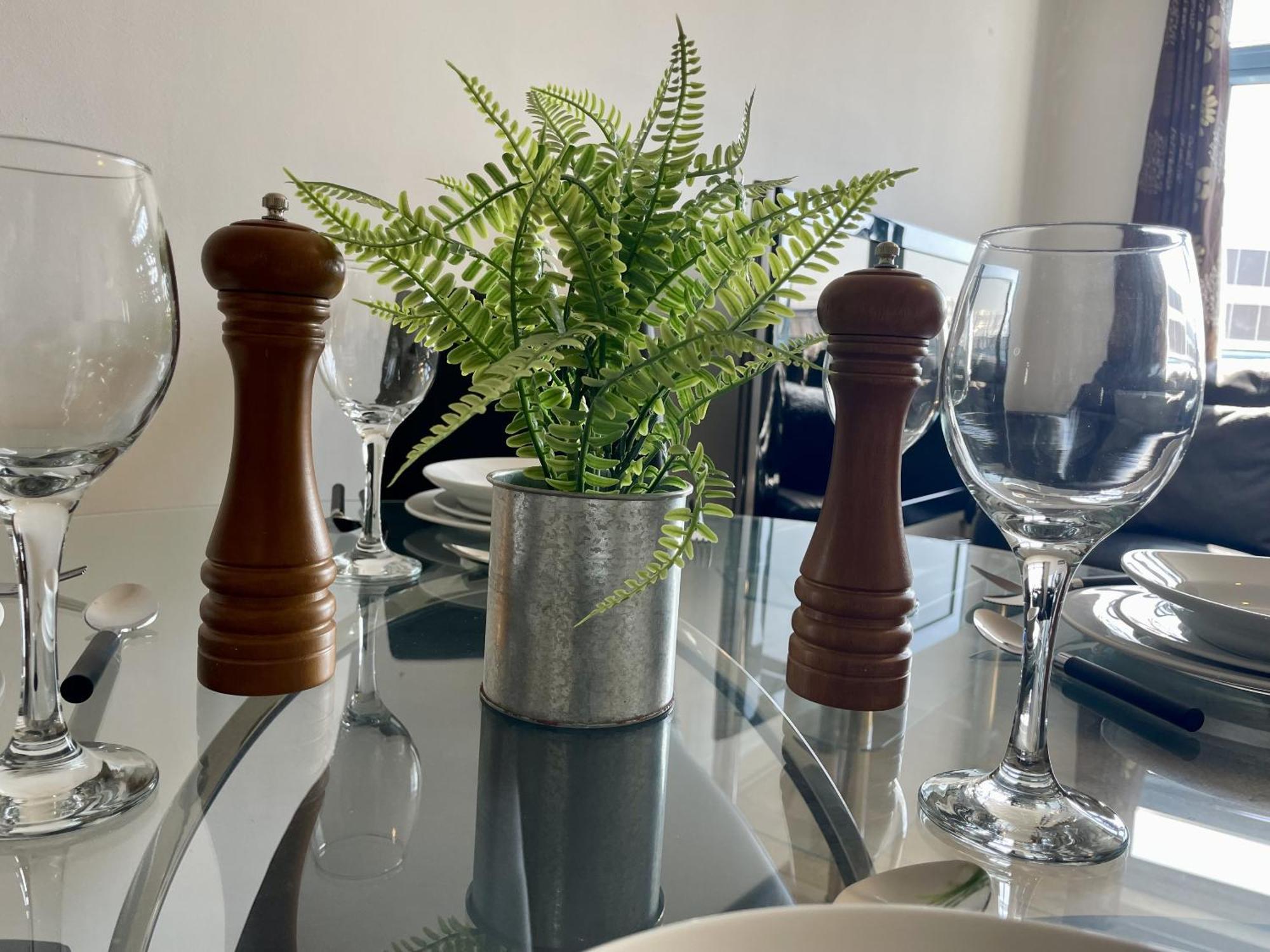 Hk Life Serviced Apartment , City Centre 스윈던 외부 사진
