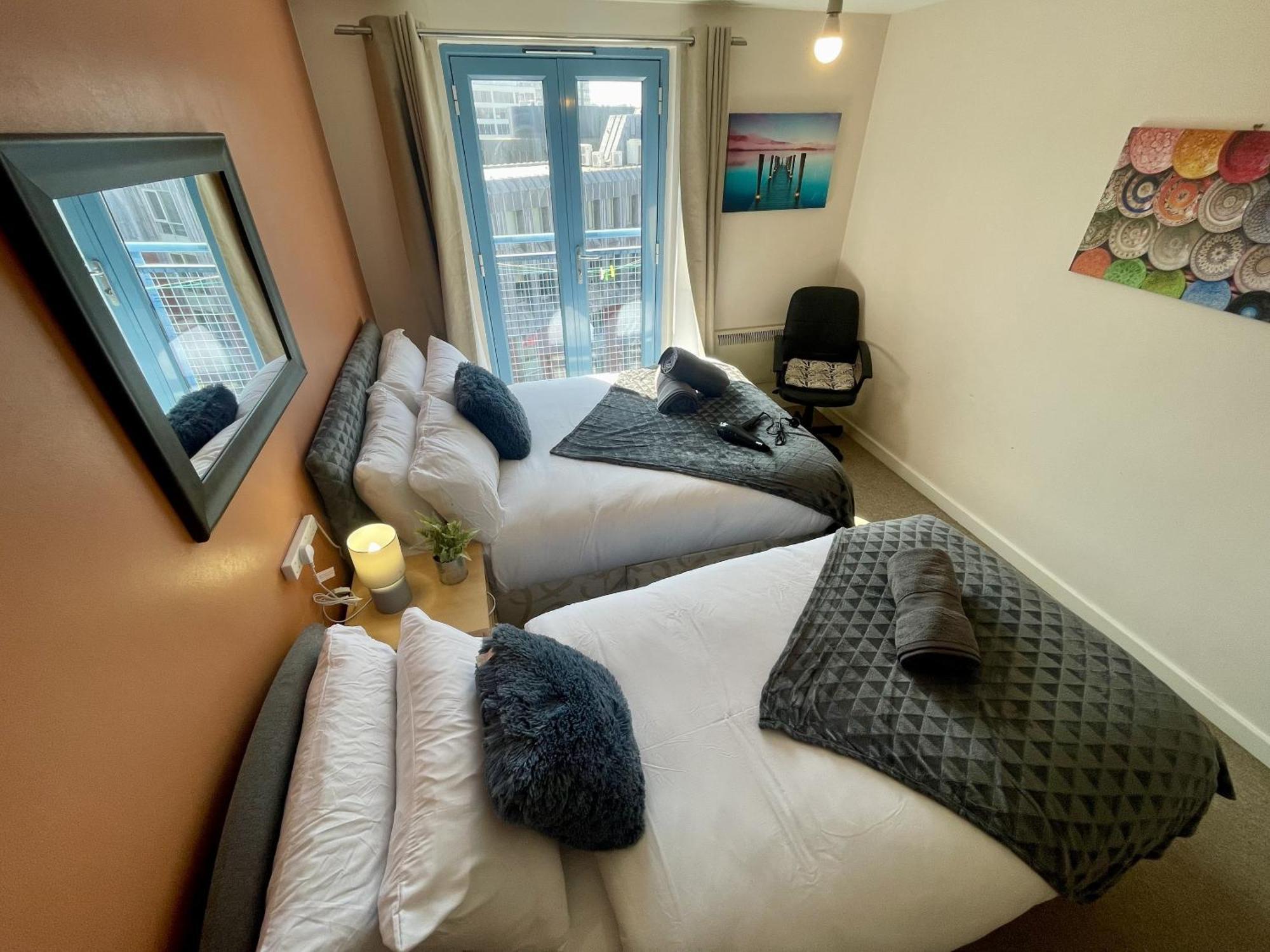 Hk Life Serviced Apartment , City Centre 스윈던 외부 사진