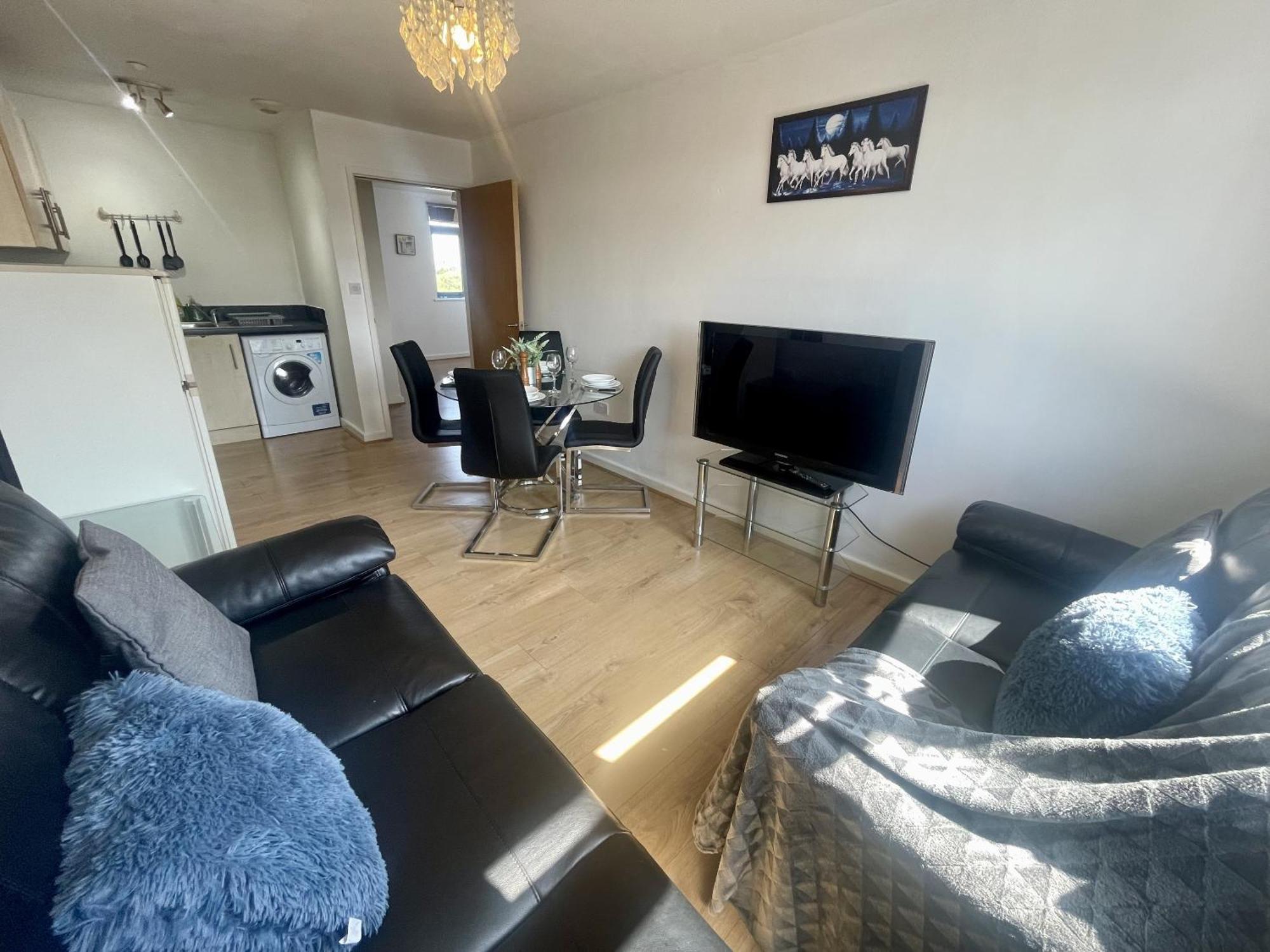 Hk Life Serviced Apartment , City Centre 스윈던 외부 사진