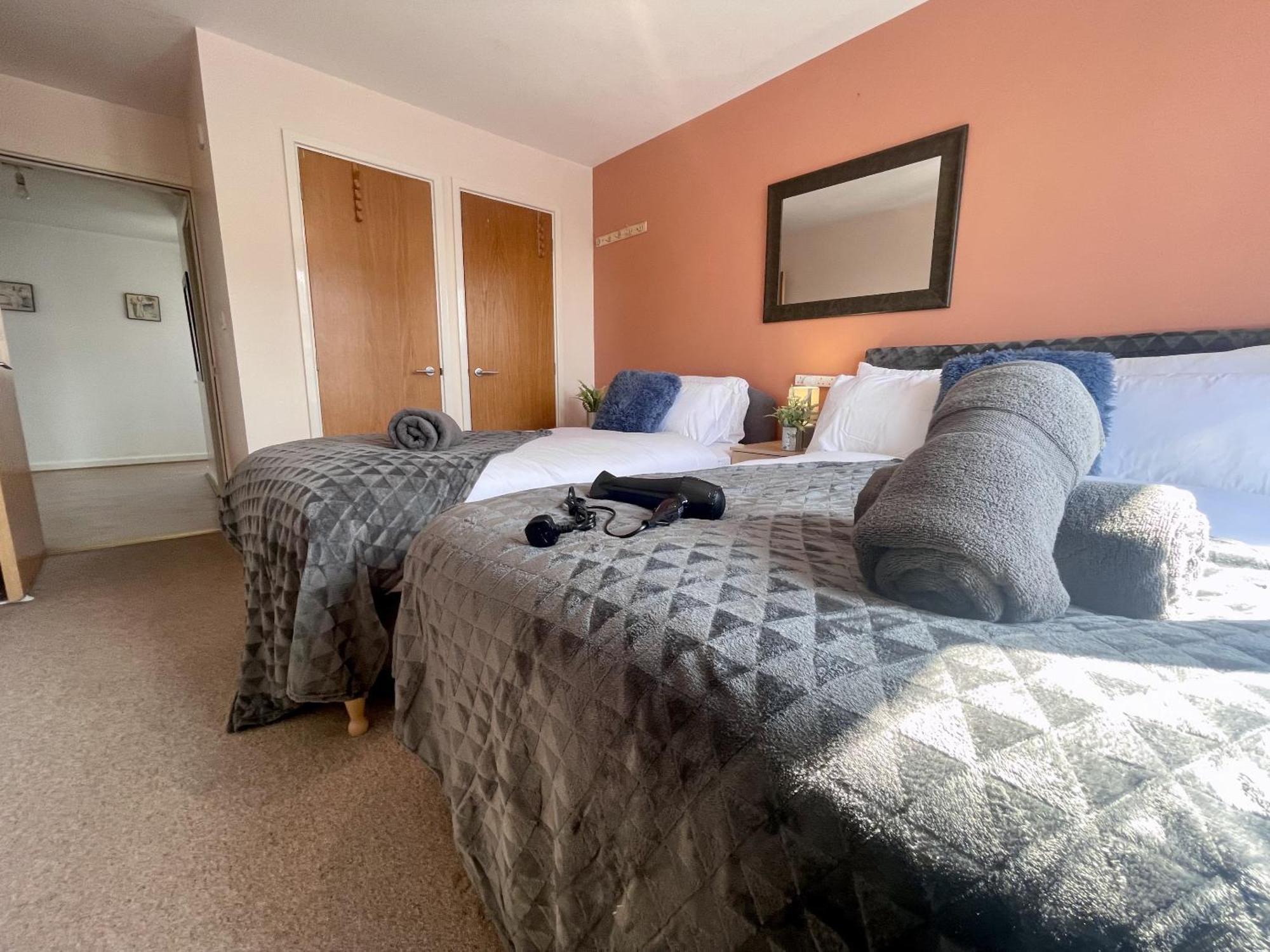 Hk Life Serviced Apartment , City Centre 스윈던 외부 사진